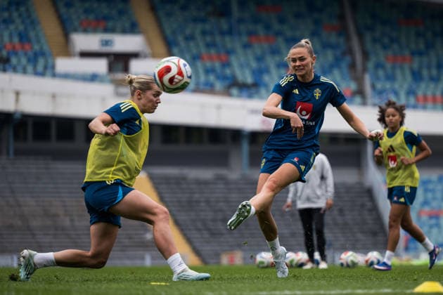 260602 Hanna Lundkvist and Fridolina Rolfö of the Swedish women s national football team during a training session on June 2, 2026 in Gothenburg. Photo: Mathias Bergeld BILDBYRAN kod MB MB1378 fotboll football soccer fotball vm-kval kval fifa womens world cup qualifier qualifier träning practice training sverige sweden dam bbeng women kvinner Copyright: MATHIASxBERGELD BB260602MB006