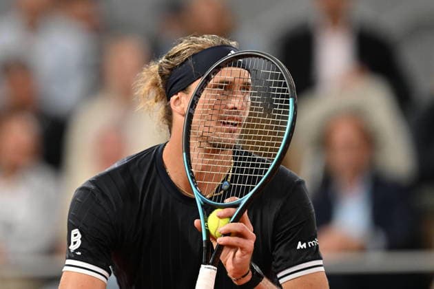 2026 French Open, Roland-Garros - Day 10 PARIS, FRANCE - JUNE 02: Rafael Jodar (not seen) of Spain competes with Alexander Zverev of Germany during their Men s Singles quarter-final match on Day Ten of the 2026 French Open at Roland Garros on June 02, 2026 in Paris, France. Mustafa Yalcin Anadolu Paris France. Editorial use only. Please get in touch for any other usage.  Copyright: x2026xAnadoluxMustafaxYalcinx