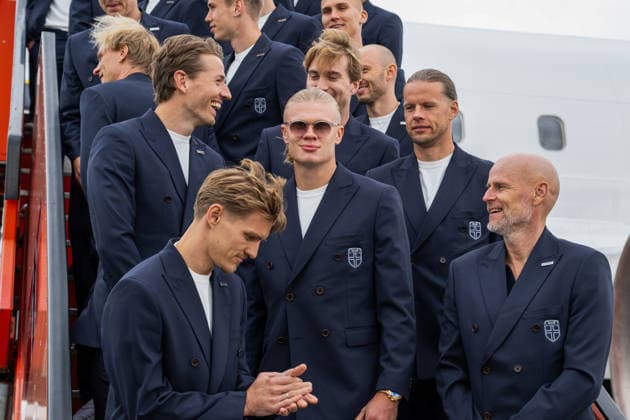 260602 Erling Braut Haaland, head coach Stale Solbakken and players of the Norwegian national football team ahead of boarding a flight at Oslo Lufthavn on June 2, 2026 in Gardermoen. Photo: Vegard Grott BILDBYRAN kod VG VG0934 bbeng fotball football soccer fotboll FIFA World Cup, WM, Weltmeisterschaft, Fussball vm fotball-vm norge norway precamp pre-camp travel reise *** 260602 Erling Braut Haaland, head coach Stale Solbakken and players of the Norwegian national football team ahead of boarding a flight at Oslo Lufthavn on June 2, 2026 in Gardermoen Photo Vegard Grott BILDBYRAN kod VG VG0934 bbeng fotball football soccer fotboll fifa world cup vm fotball vm norge norway precamp pre camp travel reise  Copyright: VEGARDxGRoTT BB260602VG001