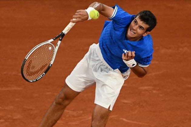 2026 French Open, Roland-Garros - Day 10 PARIS, FRANCE - JUNE 02: Rafael Jodar of Spain competes with Alexander Zverev (not seen) of Germany during their Men s Singles quarter-final match on Day Ten of the 2026 French Open at Roland Garros on June 02, 2026 in Paris, France. Burak Akbulut Anadolu Paris France. Editorial use only. Please get in touch for any other usage.  Copyright: x2026xAnadoluxBurakxAkbulutx