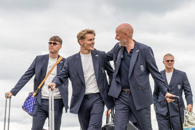 260602 Jorgen Strand Larsen, Martin odegaard, head coach Stale Solbakken and Erling Braut Haaland of the Norwegian national football team ahead of boarding a flight at Oslo Lufthavn on June 2, 2026 in Gardermoen. Photo: Vegard Grott BILDBYRAN kod VG VG0934 bbeng fotball football soccer fotboll FIFA World Cup, WM, Weltmeisterschaft, Fussball vm fotball-vm norge norway precamp pre-camp travel reise Copyright: VEGARDxGRoTT BB260602VG006