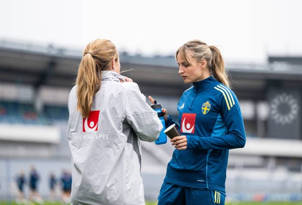 260602 Physiotherapist Jenny Larsson and Nathalie Björn of the Swedish women s national football team during a training session on June 2, 2026 in Gothenburg. Photo: Mathias Bergeld BILDBYRAN kod MB MB1378 fotboll football soccer fotball vm-kval kval fifa womens world cup qualifier qualifier träning practice training sverige sweden dam bbeng women kvinner Copyright: MATHIASxBERGELD BB260602MB015