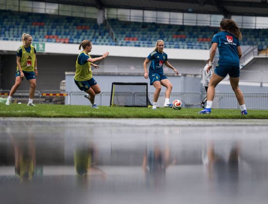 260602 Anna Anvegard and Amanda NildÃ n of the Swedish women s national football team during a training session on June 2, 2026 in Gothenburg. Photo: Mathias Bergeld BILDBYRAN kod MB MB1378 fotboll football soccer fotball vm-kval kval fifa womens world cup qualifier qualifier träning practice training sverige sweden dam bbeng women kvinner Copyright: MATHIASxBERGELD BB260602MB017