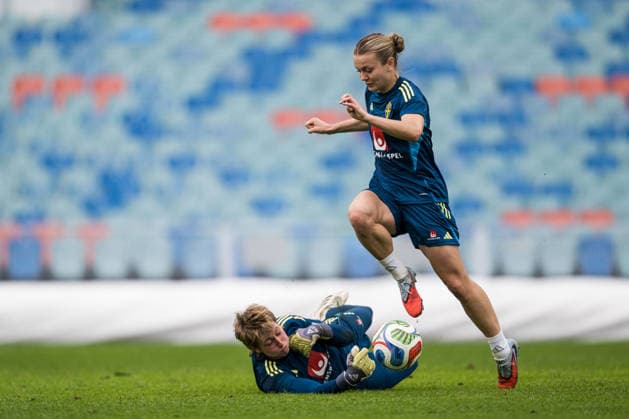 260602 Goalkeeper Moa Edrud and Beata Olsson of the Swedish women s national football team during a training session on June 2, 2026 in Gothenburg. Photo: Mathias Bergeld BILDBYRAN kod MB MB1378 fotboll football soccer fotball vm-kval kval fifa womens world cup qualifier qualifier träning practice training sverige sweden dam bbeng women kvinner Copyright: MATHIASxBERGELD BB260602MB018