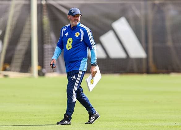 Steve Clarke, manager of Scotland, during a training session Scotland Training and press conference, PK, Pressekonferenz 2026 FIFA World Cup, WM, Weltmeisterschaft, Fussball Football, Florida Blue Training Centre, Florida, USA - 02 Jun 2026Florida Florida Blue Training Centre United States of America EDITORIAL USE ONLY No use with unauthorised audio, video, data, fixture lists, club league logos or live services. Online in-match use limited to 120 images, no video emulation. No use in betting, games or single club league player publications.  Copyright: xChrisxArjoon Shutterstockx 16906919h