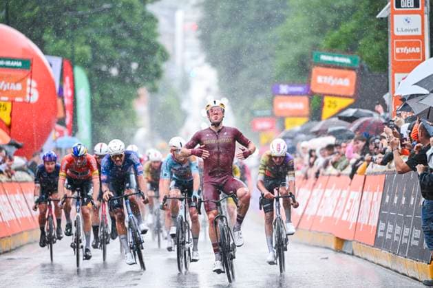 Tour de Wallonie 2026 Stage 2 LIBRAMONT-CHEVIGNY, BELGIUM - JUNE 02 : Oliver Ben (NZL) of Modern Adventure Pro Cycling celebrating his victory during stage 2 of the 47th edition of Ethias Tour de Wallonie an UCI ProSeries 2.Pro cycling road race stage for Men Elite of 192.1 km with start in Jodoigne and finish in Libramont-Chevigny on June 2, 2026 in Libramont-Chevigny, Belgium, 02 06 2026 ( Motordriver Pieter Van Herzele - Libramont-Chevigny Belgium  Copyright: xVincentxKalutx