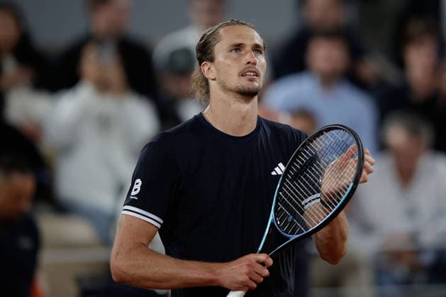 French Open -Alexander Zverev (GER) applauds the fans during at the 2026 Roland-Garros tournament in Paris, FRANCE, on June 02 - 2026 Copyright: AntonioxBorga