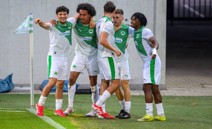02.06.2026 - Fussball - Saison 2025 2026 - Relegation Oberliga Bayern Bayernliga Regionalliga : SpVgg Greuther Fürth II - ASV Cham - - xwoxzix - Torjubel Jubel Freude nach Treffer Tor Torschuß zum 1:0 durch Philipp Hack (13, SpVgg Greuther Fürth II ) - Mehmet Avlayici (16, SpVgg Greuther Fürth II ) David Abrangao (15, SpVgg Greuther Fürth II ) Jakob Engel (3, SpVgg Greuther Fürth II ) Philipp Hack (13, SpVgg Greuther Fürth II ) Kaelen Dougan (19, SpVgg Greuther Fürth II )