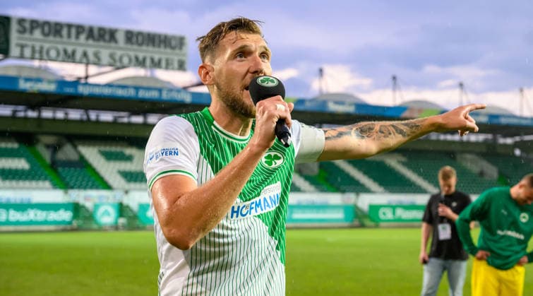 02.06.2026 - Fussball - Saison 2025 2026 - Relegation Oberliga Bayern Bayernliga Regionalliga : SpVgg Greuther Fürth II - ASV Cham - - xwoxzix - Yannick Scholz (14, SpVgg Greuther Fürth II ) nach Spielende