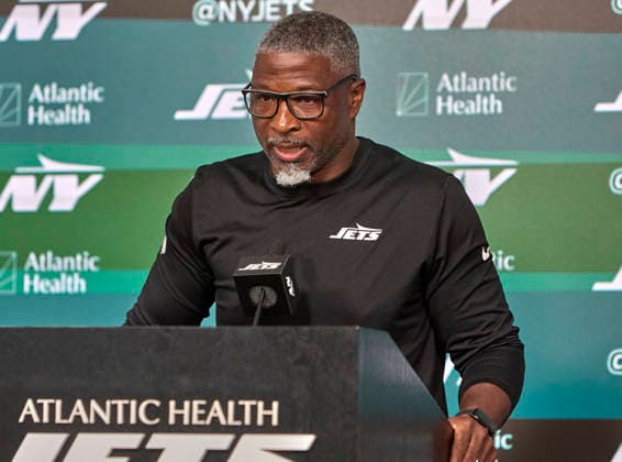 NFL, American Football Herren, USA 2026: New York Jets OTA June 02 New York Jets head coach Aaron Glenn speaks to the media during organized team activities at the Atlantic Health Jets Training Center, Florham Park, New Jersey on Tuesday June 2, 2026. Duncan Williams CSM (Credit Image: Duncan Williams Cal Media) Florham Park New Jersey United States EDITORIAL USE ONLY Copyright: xx ZUMA-20260602_zma_c04_028.jpg DuncanxWilliamsx csmphotothree492672