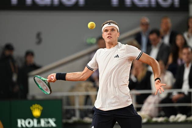2026 French Open, Roland-Garros - Day 10 PARIS, FRANCE - JUNE 2: Joao Fonseca (not seen) of Brazil in action against Jakub Mensik of Czechia during their Men s Singles quarter-final match on Day Ten of the 2026 French Open at Roland Garros in Paris, France, on June 2, 2026, Mustafa Yalcin Anadolu Paris France. Editorial use only. Please get in touch for any other usage.  Copyright: x2026xAnadoluxMustafaxYalcinx