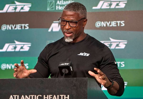 NFL, American Football Herren, USA 2026: New York Jets OTA June 02 New York Jets head coach Aaron Glenn speaks to the media during organized team activities at the Atlantic Health Jets Training Center, Florham Park, New Jersey on Tuesday June 2, 2026. Duncan Williams CSM (Credit Image: Duncan Williams Cal Media) Florham Park New Jersey United States EDITORIAL USE ONLY Copyright: xx ZUMA-20260602_zma_c04_037.jpg DuncanxWilliamsx csmphotothree492690