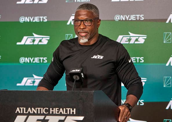 NFL, American Football Herren, USA 2026: New York Jets OTA June 02 New York Jets head coach Aaron Glenn speaks to the media during organized team activities at the Atlantic Health Jets Training Center, Florham Park, New Jersey on Tuesday June 2, 2026. Duncan Williams CSM (Credit Image: Duncan Williams Cal Media) Florham Park New Jersey United States EDITORIAL USE ONLY Copyright: xx ZUMA-20260602_zma_c04_032.jpg DuncanxWilliamsx csmphotothree492695