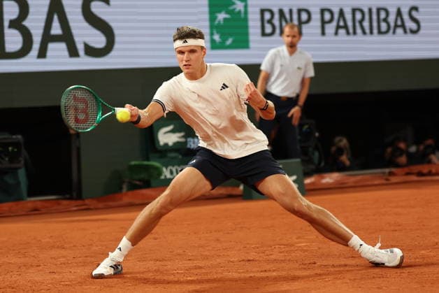 ROLAND GARROS 2026 Thierry Larret MAXPPP - PARIS (75) 02 06 2026 Thierry Larret Maxppp. Tennis. Roland Garros 2026. Internationaux de France de tennis. Stade Roland Garros, Paris (75). Le 2 Juin. Court Philippe CHATRIER : Jakub MENSIK (CZE) vs Joao FONSECA (BRA). PARIS (75) STADE ROLAND GARROS PARIS ILE DE FRANCE FRANCE  Copyright: xMAXPPPxThierryxLarretx TLR202606020039 TLR202606020039
