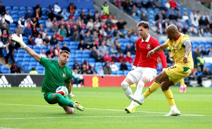 Jordan Ayew of Ghana has a shot saved by Karl Darlow of Wales Wales v Ghana, International Friendly, Länderspiel, Nationalmannschaft Football, Cardiff City Stadium, Cardiff, Wales, UK - 02 Jun 2026Cardiff Cardiff City Stadium United Kingdom EDITORIAL USE ONLY No use with unauthorised audio, video, data, fixture lists, club league logos or live services. Online in-match use limited to 120 images, no video emulation. No use in betting, games or single club league player publications.  Copyright: xKieranxMcManus Shutterstockx 16906575v