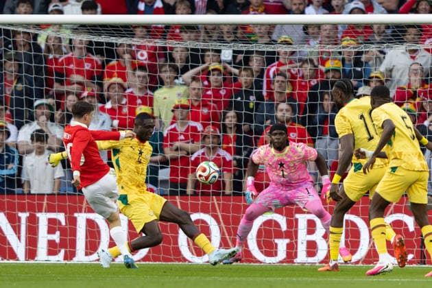 Wales v Ghana International Friendly, Länderspiel, Nationalmannschaft Daniel James of Wales has a shot at goal during the International Friendly match at the Cardiff City Stadium, Cardiff 02 06 2026 UK Newspapers OUT Copyright: xKaraxThomasx FIL-23534-0019