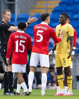 Wales v Ghana International Friendly, Länderspiel, Nationalmannschaft Ethan Ampadu of Wales talks to Thomas Partey of Ghana as referee Oscar Johnson awards Wales a free-kick during the International Friendly match at the Cardiff City Stadium, Cardiff 02 06 2026 UK Newspapers OUT Copyright: xKaraxThomasx FIL-23534-0034