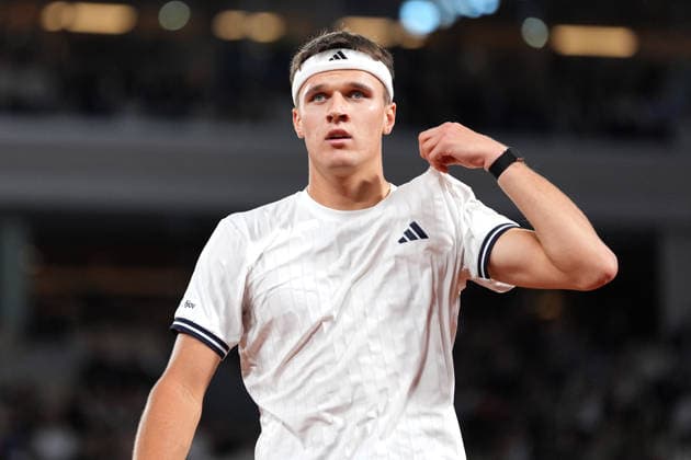 2026-06-02 2026 French Open - Day Ten PARIS, FRANCE - JUNE 2: Jakub Mensik of Czech Republic during Day Ten of the 2026 French Open at Roland Garros on June 2, 2026 in Paris, France. (Photo by Marleen Fouchier BSR Agency) Paris France Content not available for redistribution in The Netherlands directly or indirectly through any third parties. Copyright: xBSRxAgencyx