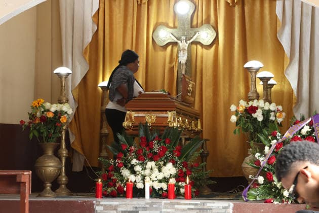 JUNCAL-CEPELIO-VELORIO-RAUL GUERRON Ibarra, la manana de este dia martes 2 de junio hasta la iglesia de la comunidad del Juncal llegaron los restos de Raul Guerron historico jugador mundialista de la Seleccion de futbol del Ecuador, alli familiares amigos y su comunidad le brindan el ultimo adios. Fotos: Juan Carlos Cevallos API Ibarra Imbabura Ecuador Copyright: xJuanxCarlosxCevallosx