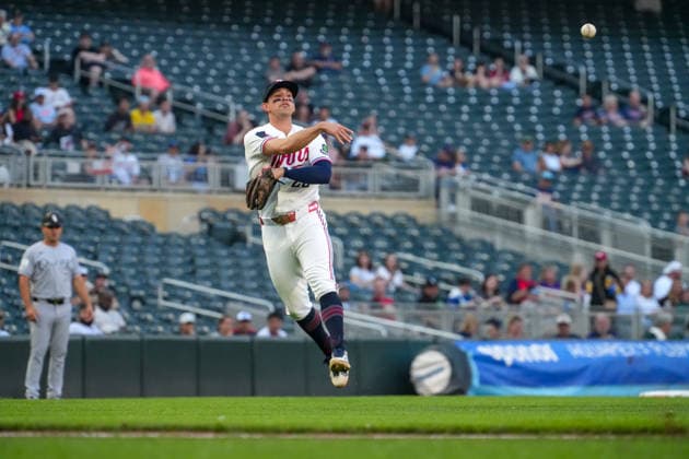 June 2, 2026, Minneapolis, Minnesota, USA: Brooks Lee 22 throws to Josh Bell for the 1st out, in the top of the 3rd inning. The Minnesota Twins hosted the Chicago White Sox at Target Field in Minneapolis, Minnesota. Minneapolis USA - ZUMAg285 20260602_zsp_g285_020 Copyright: xFrankxGomezx