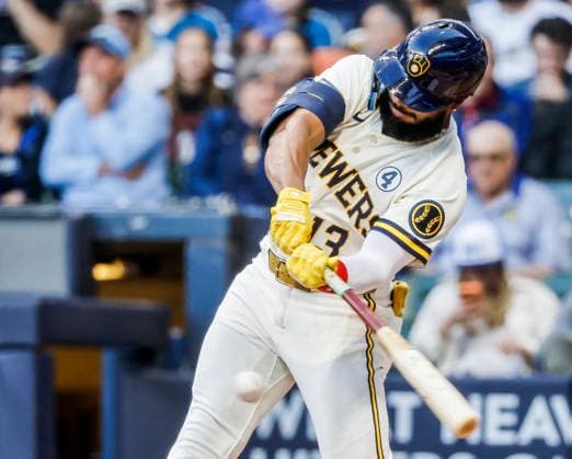 Milwaukee Brewers third baseman Luis Rengifo hits a single in the second inning of the MLB, Baseball Herren, USA game between the San Francisco Giants and the Milwaukee Brewers at American Family Field in Milwaukee, Wisconsin on Tuesday, June 2, 2026.  MIL20260602811 TANNENxMAURY