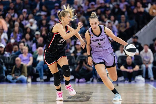 SAN FRANCISCO, CA - JUNE 02: Juste Jocyte 4 of the Golden State Valkyries controls the ball against Karlie Samuelson 44 of the Portland Fire during a game on June 2, 2026 at Chase Center in San Francisco, CA. (Photo by Matthew Huang Icon Sportswire) WNBA, Basketball Damen, USA JUN 02 Portland Fire at Golden State Valkyries EDITORIAL USE ONLY Icon260602006