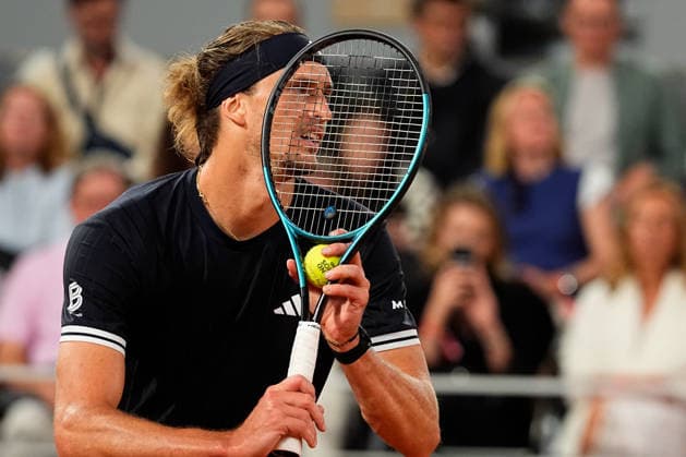 (260603) -- PARIS, June 3, 2026 -- Alexander Zverev competes during the men s singles quarterfinal match between Alexander Zverev of Germany and Rafael Jodar of Spain at the French Open tennis tournament at Roland Garros, Paris, France, June 2, 2026. (Photo by Xinhua) (SP)FRANCE-PARIS-TENNIS-FRENCH OPEN-MEN S SINGLES-QUARTERFINAL GlennxGervot 