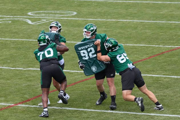 New York Jets offensive linemen in drills during organized team activities at the Atlantic Health Jets Training Center, Florham Park, New Jersey on Tuesday June 2, 2026. CSM NFL, American Football Herren, USA 2026: New York Jets OTA June 02  - ZUMAc04_ 20260603_zma_c04_015 Copyright: xDuncanxWilliamsx
