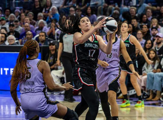 June 02 2026 Portland center Megan Gustafson (17)goes to the basket during the WNBA, Basketball Damen, USA game between Portland Fire and the Golden State Valkyries. CSM WNBA 2026: Portland Vs Golden State JUN 02  - ZUMAc04_ 20260602_zma_c04_145 Copyright: xThurmanxJamesx