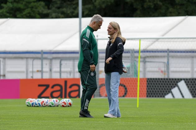03.06.2026, xgrfx, Fussball DFB-Medientermine, Deutsche Frauennationalmannschaft - Training v.l. Christian Wück, Nia Künzer (Deutsche Frauennationalmannschaft) (DFL DFB REGULATIONS PROHIBIT ANY USE OF PHOTOGRAPHS as IMAGE SEQUENCES and or QUASI-VIDEO) Köln
