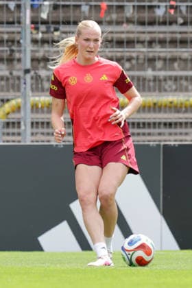 03.06.2026, xgrfx, Fussball DFB-Medientermine, Deutsche Frauennationalmannschaft - Training v.l. Camilla Küver (Deutsche Frauennationalmannschaft) (DFL DFB REGULATIONS PROHIBIT ANY USE OF PHOTOGRAPHS as IMAGE SEQUENCES and or QUASI-VIDEO) Köln