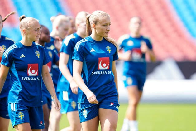 GOTHENBURG, SWEDEN 20260603 Hanna Bennison and Smilla Holmberg train with the women s soccer team at the Kamratgarden training facility. GÖTEBORG SWEDEN x9200x