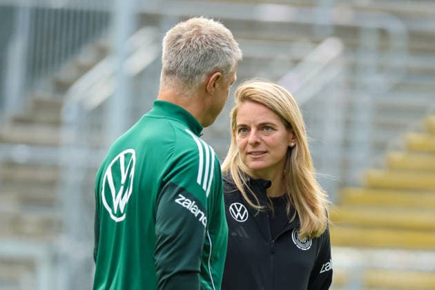 Köln, Deutschland: 03.06. 2026 - Training der DFB Frauen - Vorbereitung Länderspiel Deutschland vs. Norwegen für WM Qualifikation 2027 Im Bild: v.li. Bundestrainer Christian Wück Wueck (Deutschland) und DFB Sportdirekotorin Nia Künzer Kuenzer (Deutschland) Copyright: HMBxMedia MadeleinexFantini