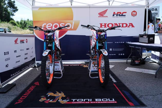 June 3, 2026, Piera, Barcelona, Spain: Details bike during his attempt to break the Guinness World Record at Rotonda Toni Bou on June 03, 2026 in Piera, Barcelona, Spain. Toni Bou Guinness World Record Attempt  - ZUMAa181 20260603_zaa_a181_086 Copyright: xJavierxBorregox