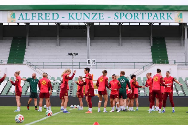 Deutschland - Daenemark Training U23 Frauen Leipzig, 03.06.2026, Alfred-Kunze-Sportpark, Fussball, U23 Frauen, Abschlusstraining vor dem morgigen Länderspiel DEUTSCHLAND (GER) vs. DÄNEMARK (DEN) , Im Bild: Training der Mannschaft Deutschland, U23 Frauen, im Stadion der BSG Chemie Leipzig ,