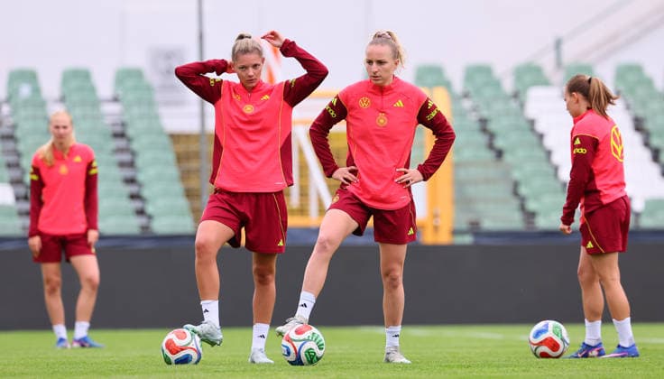 Deutschland - Daenemark Training U23 Frauen Leipzig, 03.06.2026, Alfred-Kunze-Sportpark, Fussball, U23 Frauen, Abschlusstraining vor dem morgigen Länderspiel DEUTSCHLAND (GER) vs. DÄNEMARK (DEN) , Im Bild v.l.: Julia Landenberger ( GER, RB Leipzig) und Vanessa Diehm ( GER, Hoffenheim) ,