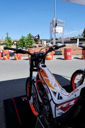 June 3, 2026, Piera, Barcelona, Spain: Details bike during his attempt to break the Guinness World Record at Rotonda Toni Bou on June 03, 2026 in Piera, Barcelona, Spain. Piera Spain - ZUMAa181 20260603_zaa_a181_101 Copyright: xJavierxBorregox