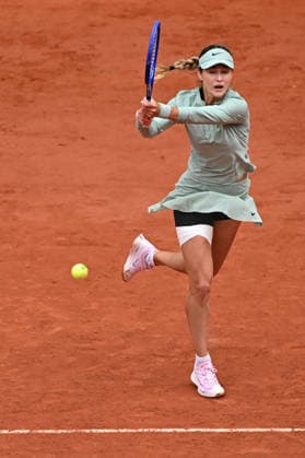 French Open - Maja Chwalinska v Anna Kalinskaya Anna Kalinskaya (RUS) during her 1 4 final round at the 2026 Roland-Garros tournament in Paris, FRANCE, on June 3, 2026. Photo by Corinne Dubreuil ABACAPRESS.COM Paris France  Copyright: xDubreuilxCorinne ABACAx
