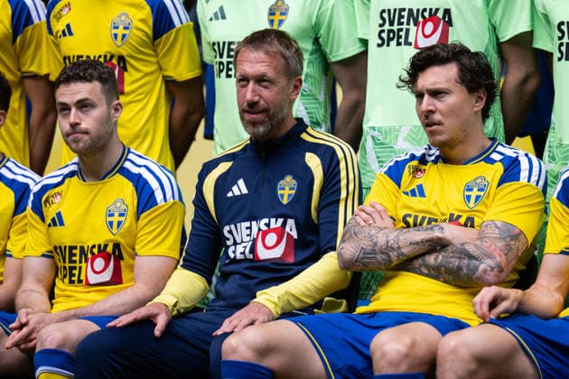 260603 Gabriel Gudmundsson, Head coach Graham Potter and Victor Nilsson Lindelöf of the Swedish national football team during the official team photo shoot on June 3, 2026 in Stockholm. Photo: Emma Wallskog BILDBYRAN kod EW JM0821 bbeng fotboll football soccer fotball lagbild team picture team photo sverige sweden sverige a vm 2026 FIFA World Cup, WM, Weltmeisterschaft, Fussball Copyright: EMMAxWALLSKOG BB260603EW084