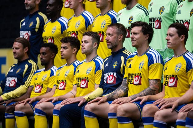 260603 Assistant coach Björn Hamberg, Taha Ali, Yasin Ayari, Gabriel Gudmundsson, head coach Graham Potter, Victor Nilsson Lindelöf and Elliot Stroud of the Swedish national football team during the official team photo shoot on June 3, 2026 in Stockholm. Photo: Emma Wallskog BILDBYRAN kod EW JM0821 bbeng fotboll football soccer fotball lagbild team picture team photo sverige sweden sverige a vm 2026 FIFA World Cup, WM, Weltmeisterschaft, Fussball Copyright: EMMAxWALLSKOG BB260603EW085