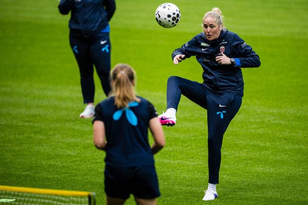 260603 Head coach Gemma Grainger of the Norwegian women™s national football team during a training session on June 3, 2026 in Oslo. Photo: Marius Simensen BILDBYRAN Cop 238 bbeng dam fifa women s world cup qualifier football fotball fotboll norge norway practice soccer training trening träning Copyright: MARIUSxSIMENSEN BB260603BB357