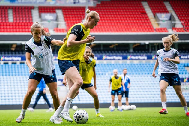 260603 Iris Omarsdottir and Emilie Bragstad of the Norwegian women™s national football team during a training session on June 3, 2026 in Oslo. Photo: Marius Simensen BILDBYRAN Cop 238 bbeng dam fifa women s world cup qualifier football fotball fotboll norge norway practice soccer training trening träning Copyright: MARIUSxSIMENSEN BB260603BB362