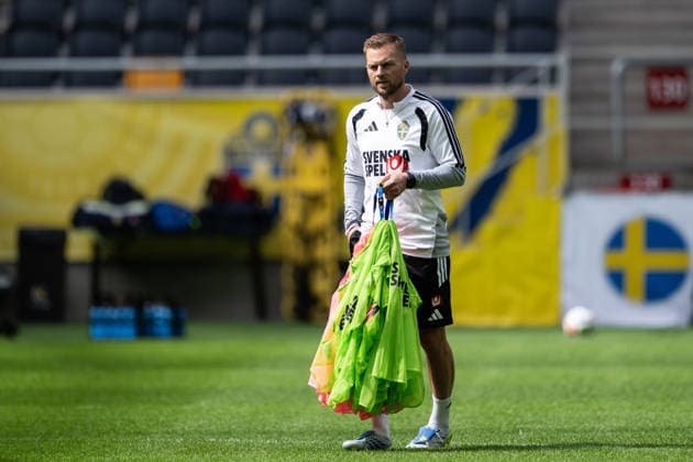 260603 Assistant coach Sebastian Larsson of the Swedish national football team at a training session on June 3, 2026 in Stockholm. Photo: Emma Wallskog BILDBYRAN kod EW EW0674 fotboll football soccer fotball träning practice training sverige sweden sverige a FIFA World Cup, WM, Weltmeisterschaft, Fussball vm bbeng Copyright: EMMAxWALLSKOG BB260603EW091