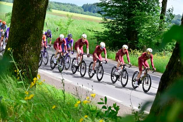 Tour de Wallonie 2026 Stage 3 VAUX-SUR-SÛRE, BELGIUM - JUNE 03 : Illustration picture of the peloton during stage 3 of the 47th edition of Ethias Tour de Wallonie an UCI ProSeries 2.Pro cycling road race stage for Men Elite of 176.9 km with start in Habay and finish in Vaux-sur-Sûre on June 3, 2026 in Vaux-sur-Sûre, Belgium, 03 06 2026 ( Motordriver Pieter Van Herzele - Vaux-sur-Sûre Belgium  Copyright: xSesx