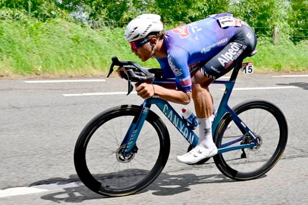Tour de Wallonie 2026 Stage 3 VAUX-SUR-SÛRE, BELGIUM - JUNE 03 : Sentjens Sente (BEL) of Alpecin - Premier Tech in action during stage 3 of the 47th edition of Ethias Tour de Wallonie an UCI ProSeries 2.Pro cycling road race stage for Men Elite of 176.9 km with start in Habay and finish in Vaux-sur-Sûre on June 3, 2026 in Vaux-sur-Sûre, Belgium, 03 06 2026 ( Motordriver Pieter Van Herzele - Vaux-sur-Sûre Belgium  Copyright: xSesx