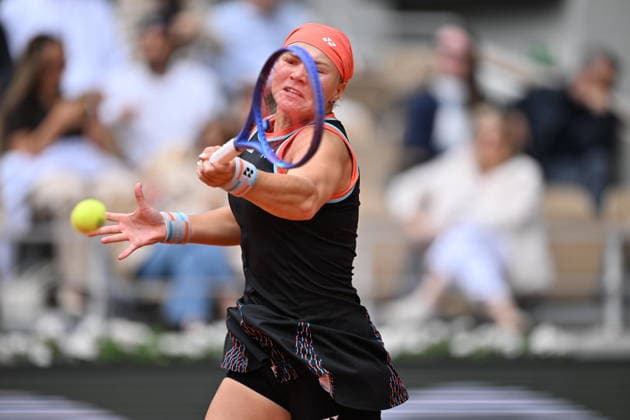 2026 French Open (Roland-Garros) - Day 11 PARIS, FRANCE - JUNE 3: Diana Shnaider in action against Aryna Sabalenka (not seen) during their women s singles quarter-final match on the eleventh day of the French Open at Philippe-Chatrier Court in Paris, France, on June 3, 2026. Mustafa Yalcin Anadolu Paris France. Editorial use only. Please get in touch for any other usage.  Copyright: x2026xAnadoluxMustafaxYalcinx
