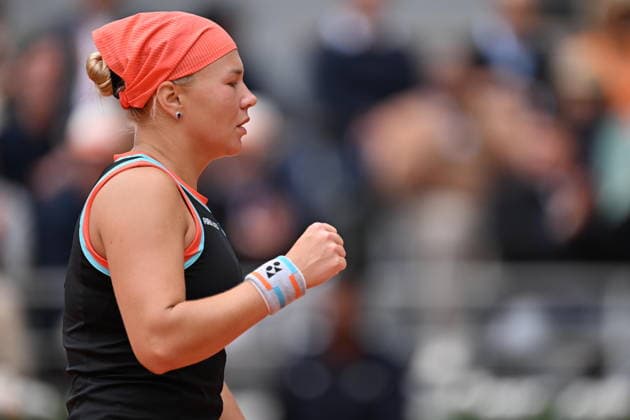 2026 French Open (Roland-Garros) - Day 11 PARIS, FRANCE - JUNE 3: Diana Shnaider in action against Aryna Sabalenka (not seen) during their women s singles quarter-final match on the eleventh day of the French Open at Philippe-Chatrier Court in Paris, France, on June 3, 2026. Mustafa Yalcin Anadolu Paris France. Editorial use only. Please get in touch for any other usage.  Copyright: x2026xAnadoluxMustafaxYalcinx
