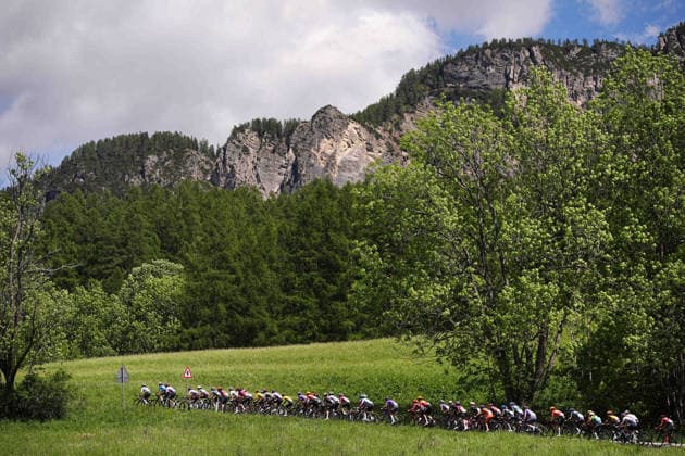 The pack rides during Stage 5 of the Giro d™Italia Women, from Longarone to Santo Stefano di Cadore, Italy. Wednesday June 3, 2026  Copyright: xMarcoxAlpozzi LaPressex