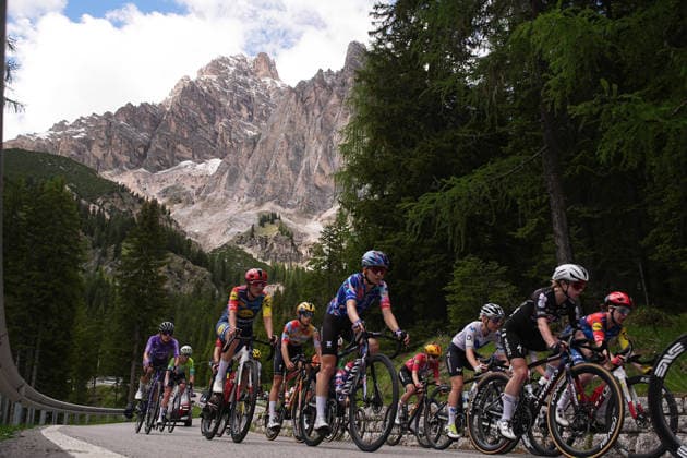 The pack rides during Stage 5 of the Giro d™Italia Women, from Longarone to Santo Stefano di Cadore, Italy. Wednesday June 3, 2026  Copyright: xMarcoxAlpozzi LaPressex