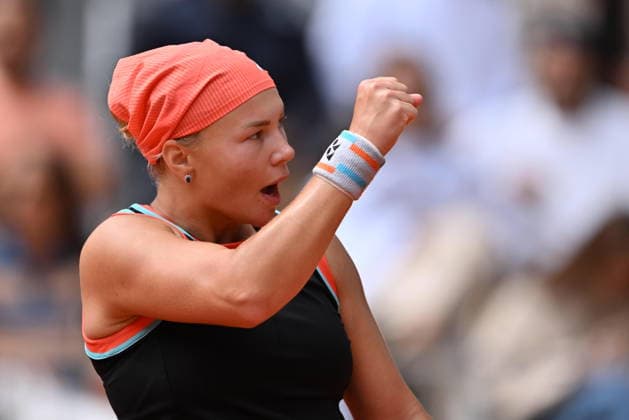 2026 French Open (Roland-Garros) - Day 11 PARIS, FRANCE - JUNE 3: Aryna Sabalenka (not seen) and Diana Shnaider compete during their women s singles quarter-final match on the eleventh day of the French Open at Philippe-Chatrier Court in Paris, France, on June 3, 2026. Mustafa Yalcin Anadolu Paris France. Editorial use only. Please get in touch for any other usage.  Copyright: x2026xAnadoluxMustafaxYalcinx